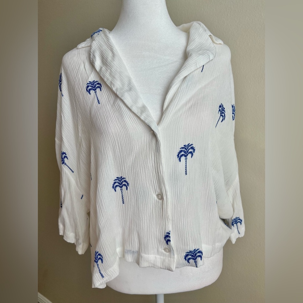 H&M White Relaxed Fit Beachy Button Down Blue Palm Trees Relaxed Fit M